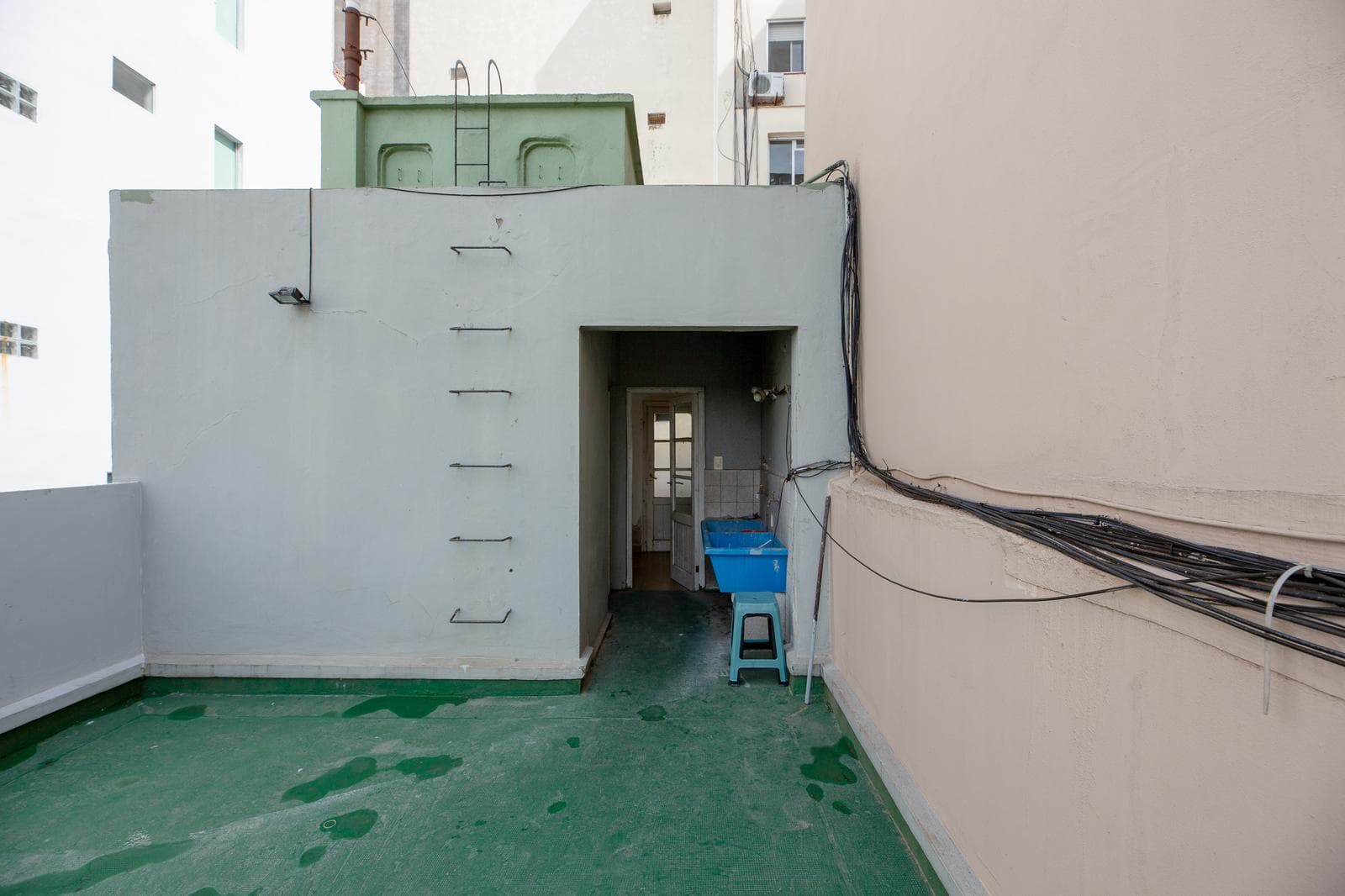 5-ROOM HOUSE FOR SALE WITH A YARD IN ALMAGRO - ON THE MAIN STREET - QUALIFIES FOR A MORTGAGE
