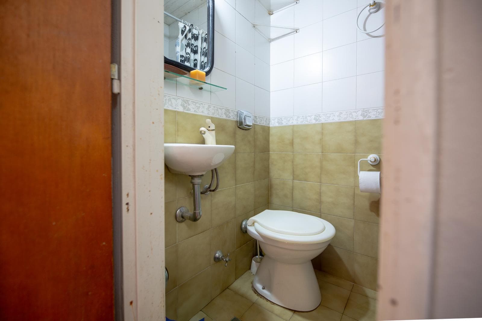 5-ROOM HOUSE FOR SALE WITH A YARD IN ALMAGRO - ON THE MAIN STREET - QUALIFIES FOR A MORTGAGE