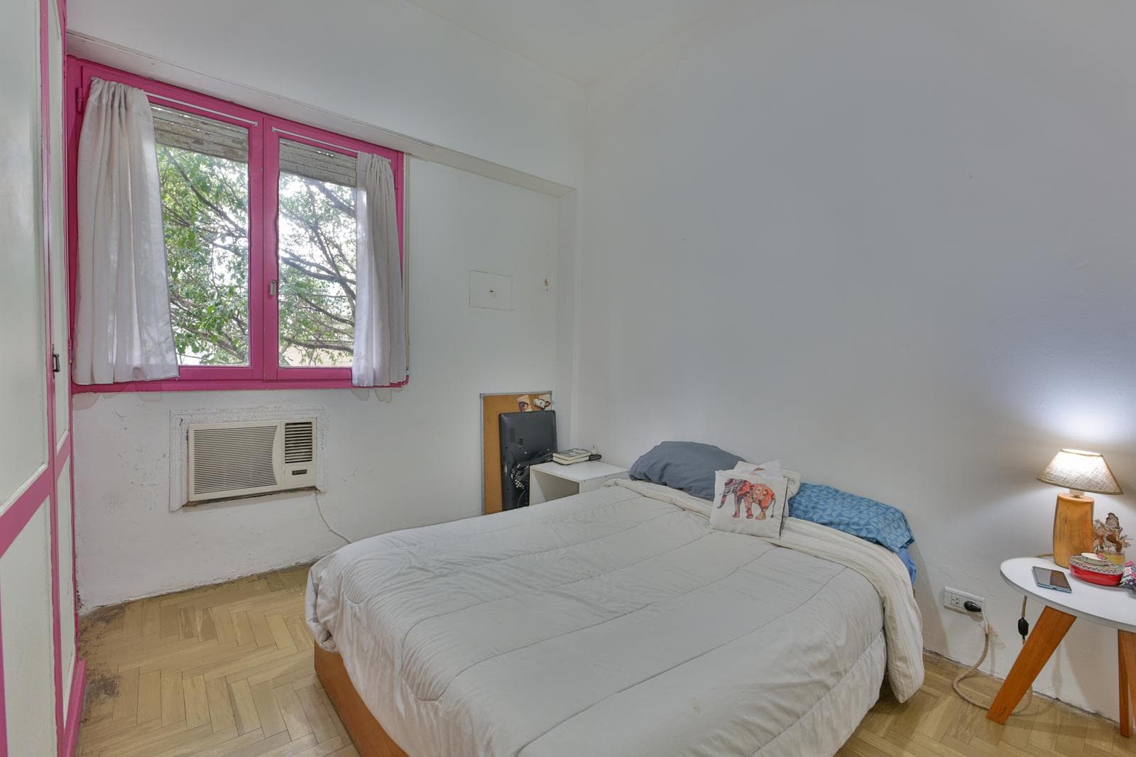 5-ROOM HOUSE FOR SALE WITH A YARD IN ALMAGRO - ON THE MAIN STREET - QUALIFIES FOR A MORTGAGE
