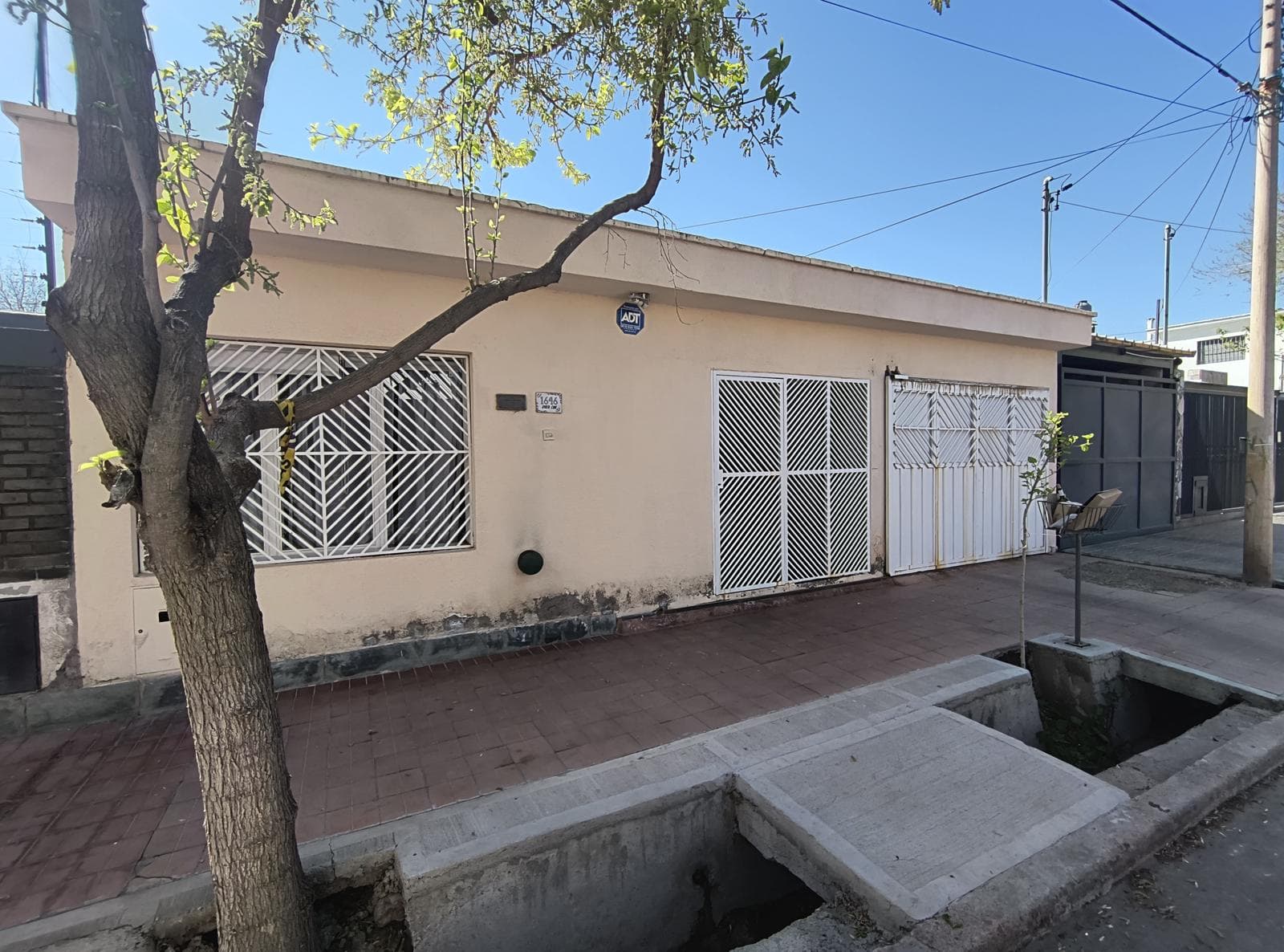 House for Sale in the Trapiche Neighborhood / 4 bedrooms / 3 bathrooms / garage