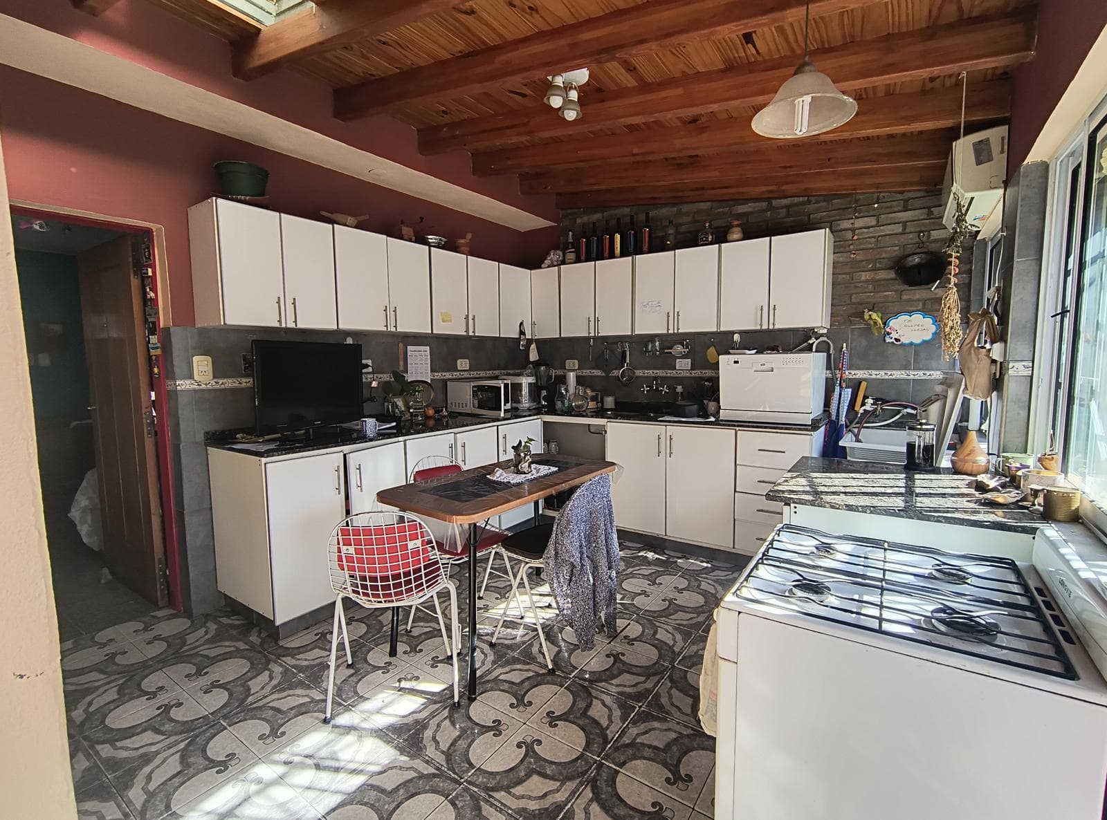 House for Sale in the Trapiche Neighborhood / 4 bedrooms / 3 bathrooms / garage