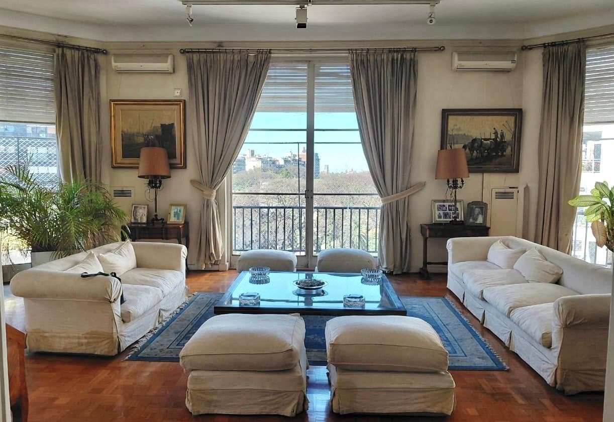 EXCELLENT CONDITION, upper-floor apartment with a balcony, 2 parking spaces, and 24-hour security.