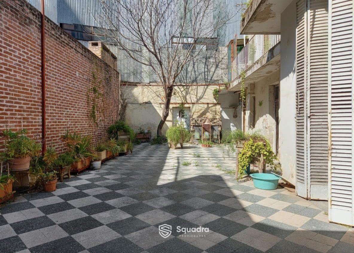 FOR SALE | TRADE - 3-bedroom house on a corner lot, in need of renovation, with a garage - Abasto, Rosario.
