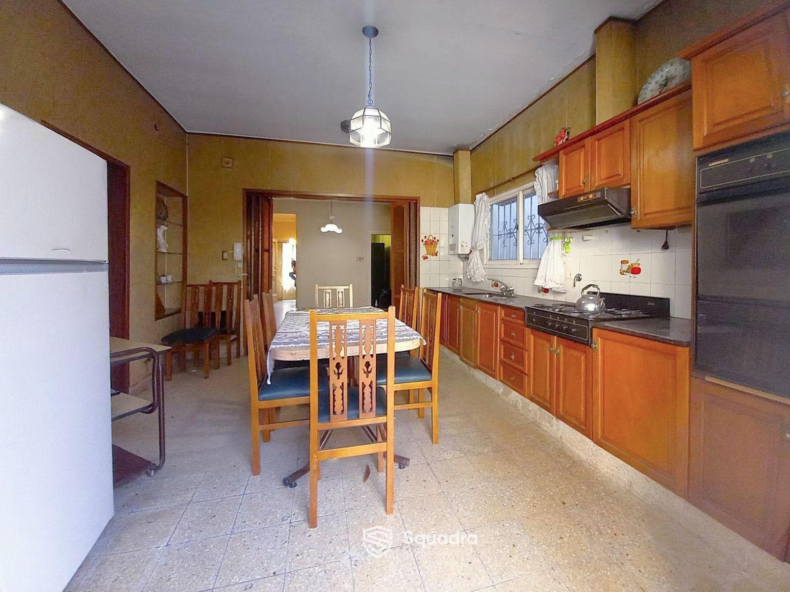FOR SALE | TRADE - 3-bedroom house on a corner lot, in need of renovation, with a garage - Abasto, Rosario.