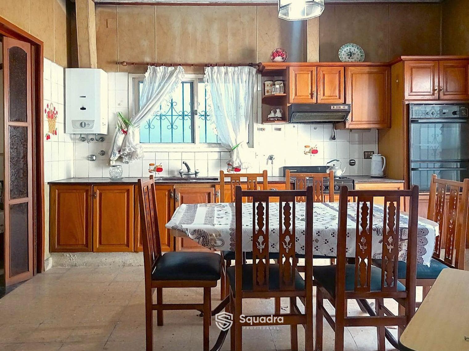 FOR SALE | TRADE - 3-bedroom house on a corner lot, in need of renovation, with a garage - Abasto, Rosario.
