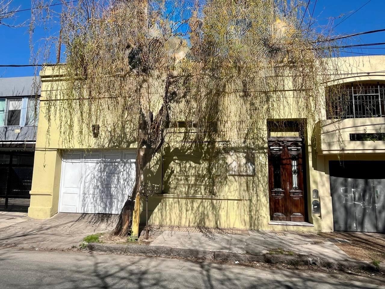 4-BEDROOM HOUSE FOR SALE WITH GARAGES—TRADE-INS ACCEPTED—EAST QUILMES