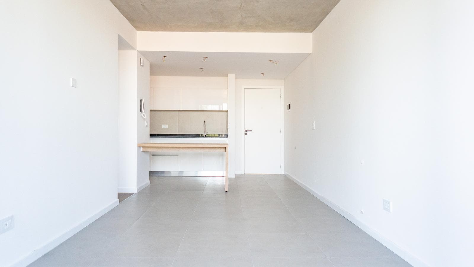 2-bedroom apartment for sale with GARAGE INCLUDED in the Paddock condo complex