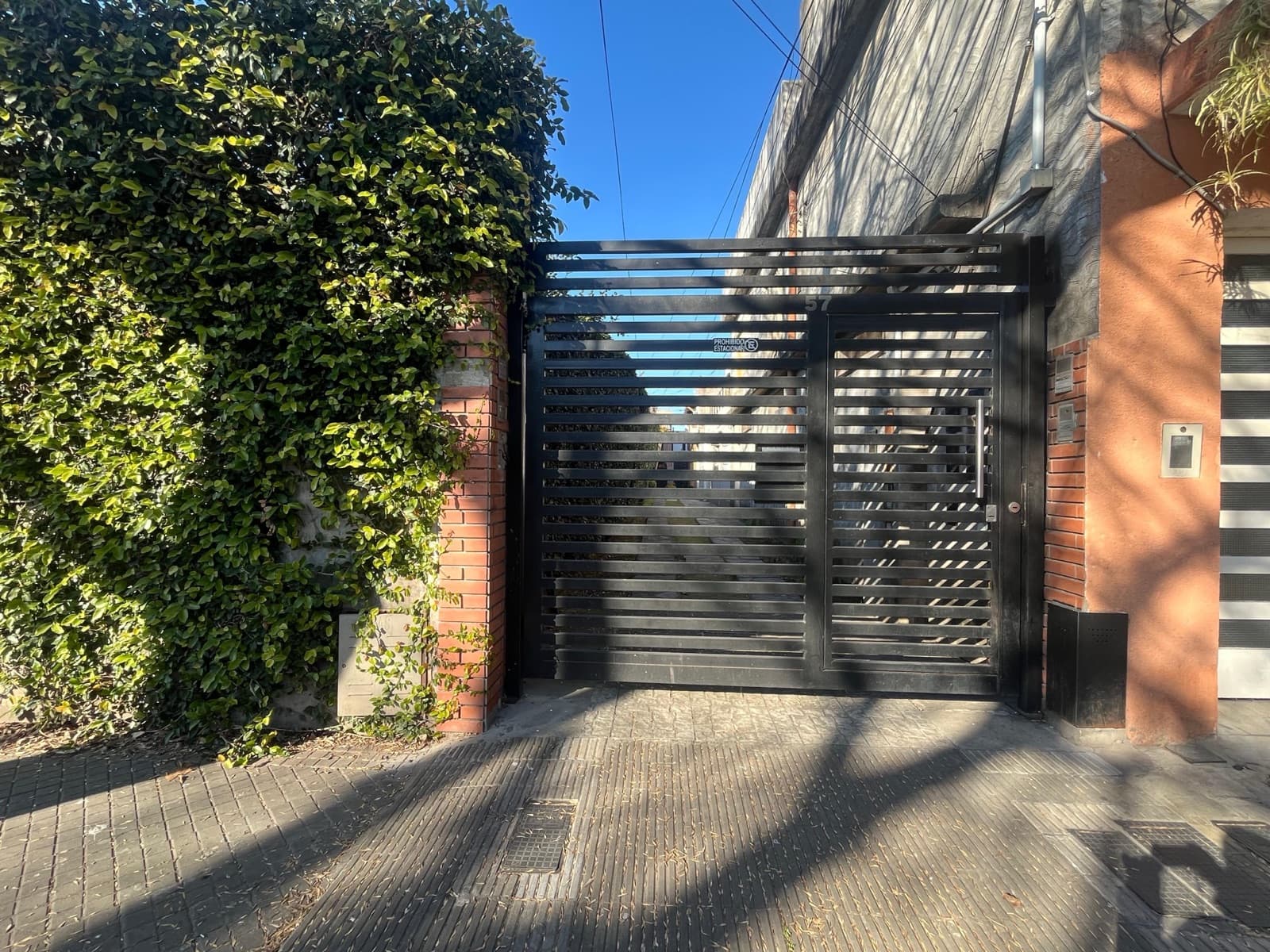 FOR SALE/TRADE: House in need of renovation—great opportunity—2 bedrooms. Saladillo, Rosario.