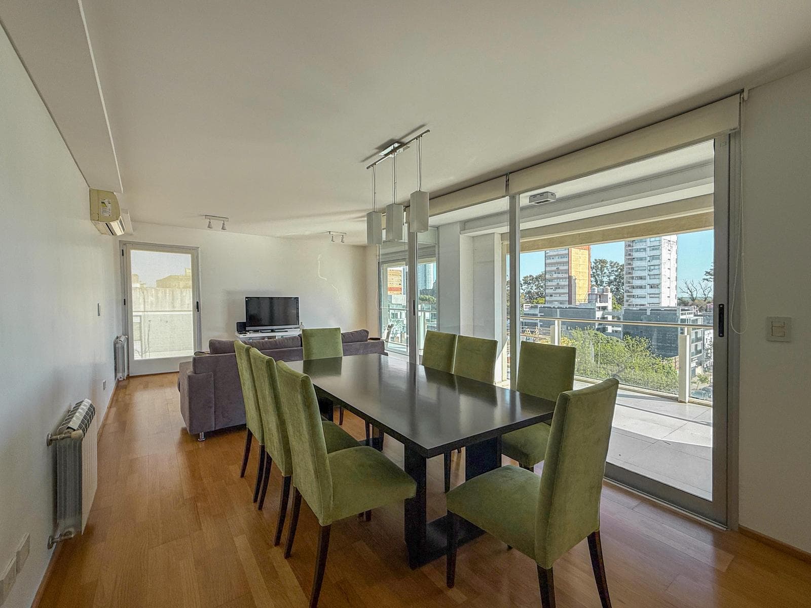2-bedroom apartment with 2 bathrooms and a large balcony in Pichincha
