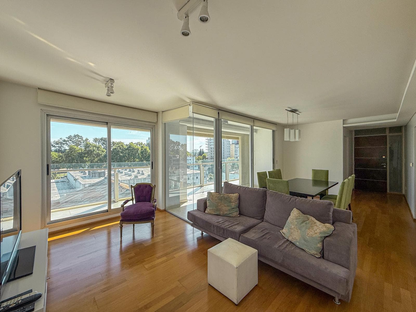 2-bedroom apartment with 2 bathrooms and a large balcony in Pichincha