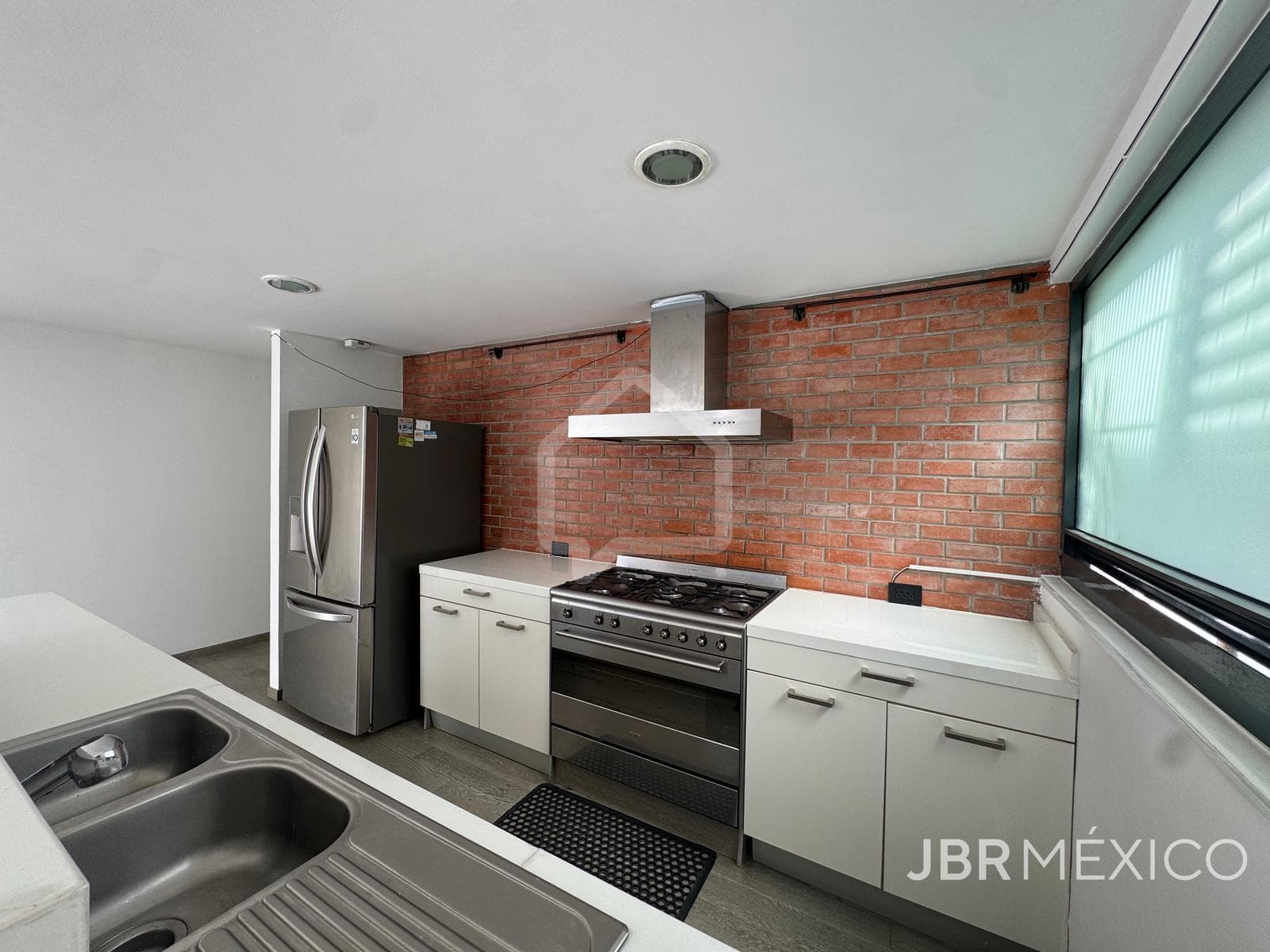 Apartment within walking distance of the Masaryk modern building