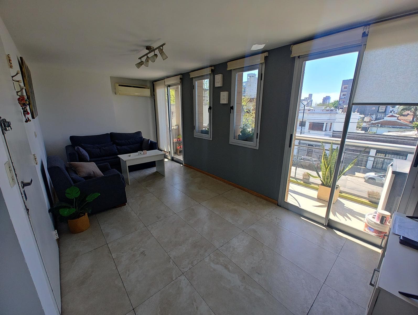 4-ROOM APARTMENT FOR SALE IN DOWNTOWN BERNAL, BALCONY, QUALIFIES FOR MORTGAGE.