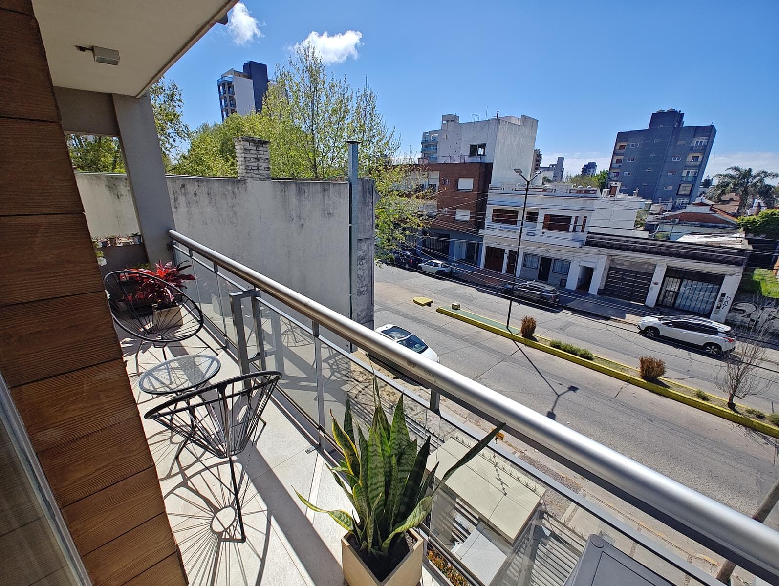 4-ROOM APARTMENT FOR SALE IN DOWNTOWN BERNAL, BALCONY, QUALIFIES FOR MORTGAGE.