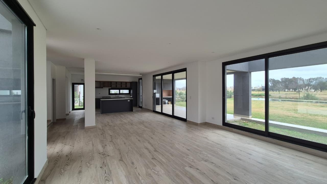 For Sale - Brand-new 4-bedroom house with maid's quarters - Canton al Golf