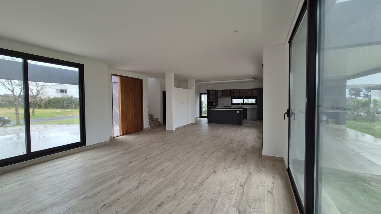For Sale - Brand-new 4-bedroom house with maid's quarters - Canton al Golf