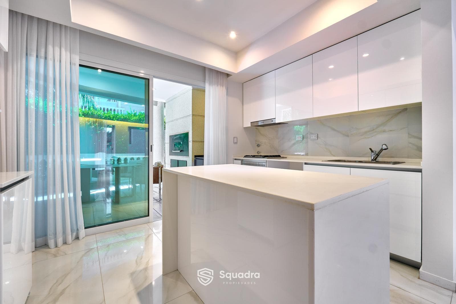 FOR SALE | TRADE - 2-bedroom apartment with a patio. Premium amenities - Alberdi, Rosario.
