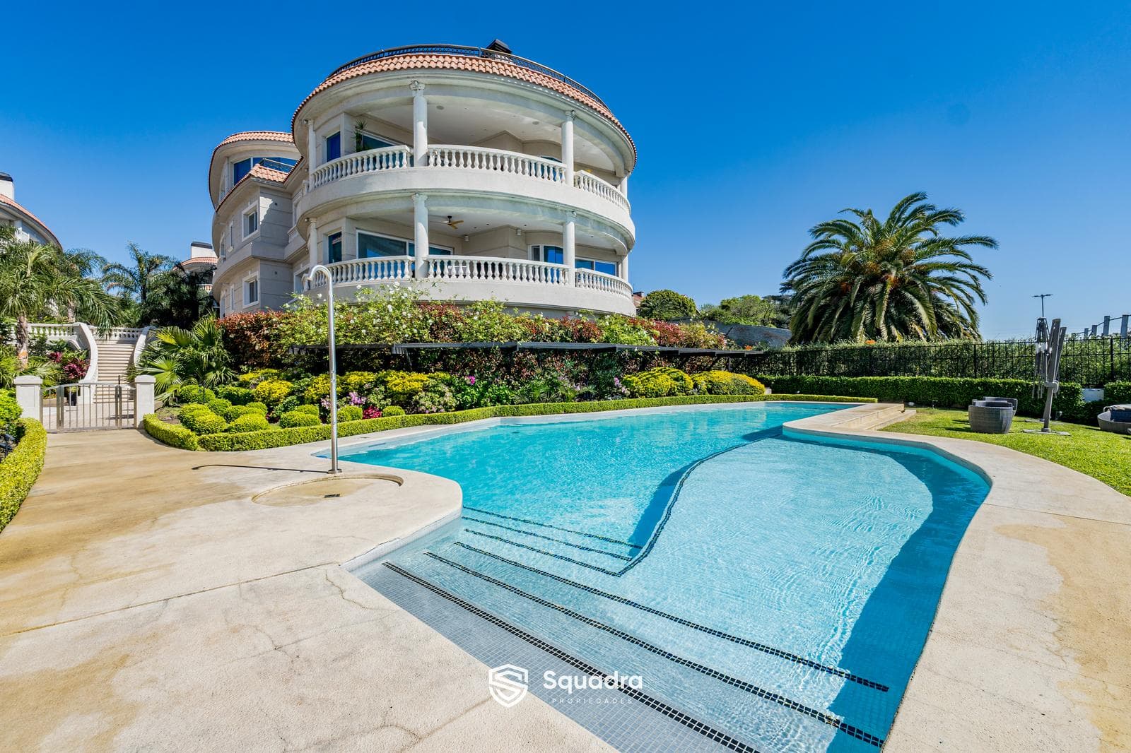 FOR SALE | TRADE - 2-bedroom apartment with a patio. Premium amenities - Alberdi, Rosario.