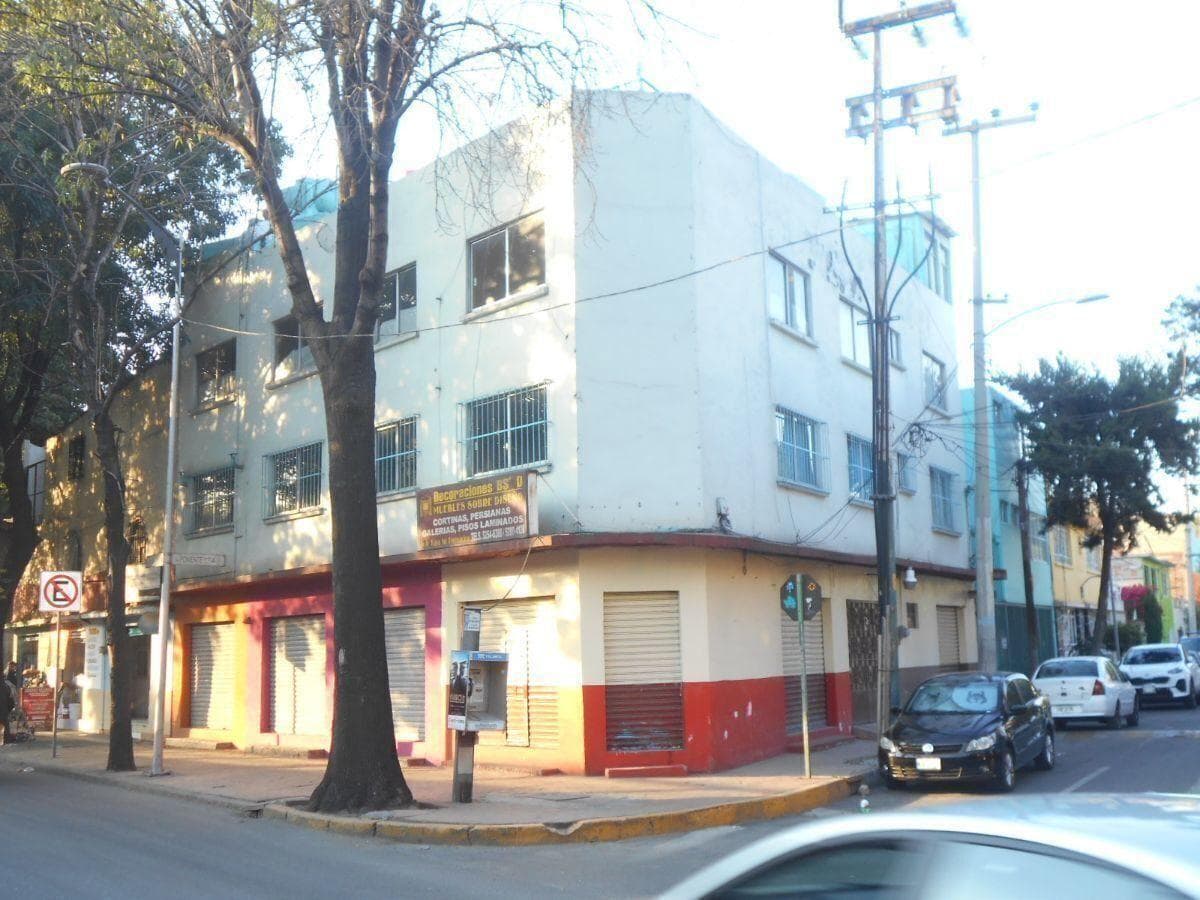 Corner Lot on Río San Joaquín: Development Opportunity on 188 m² of Land