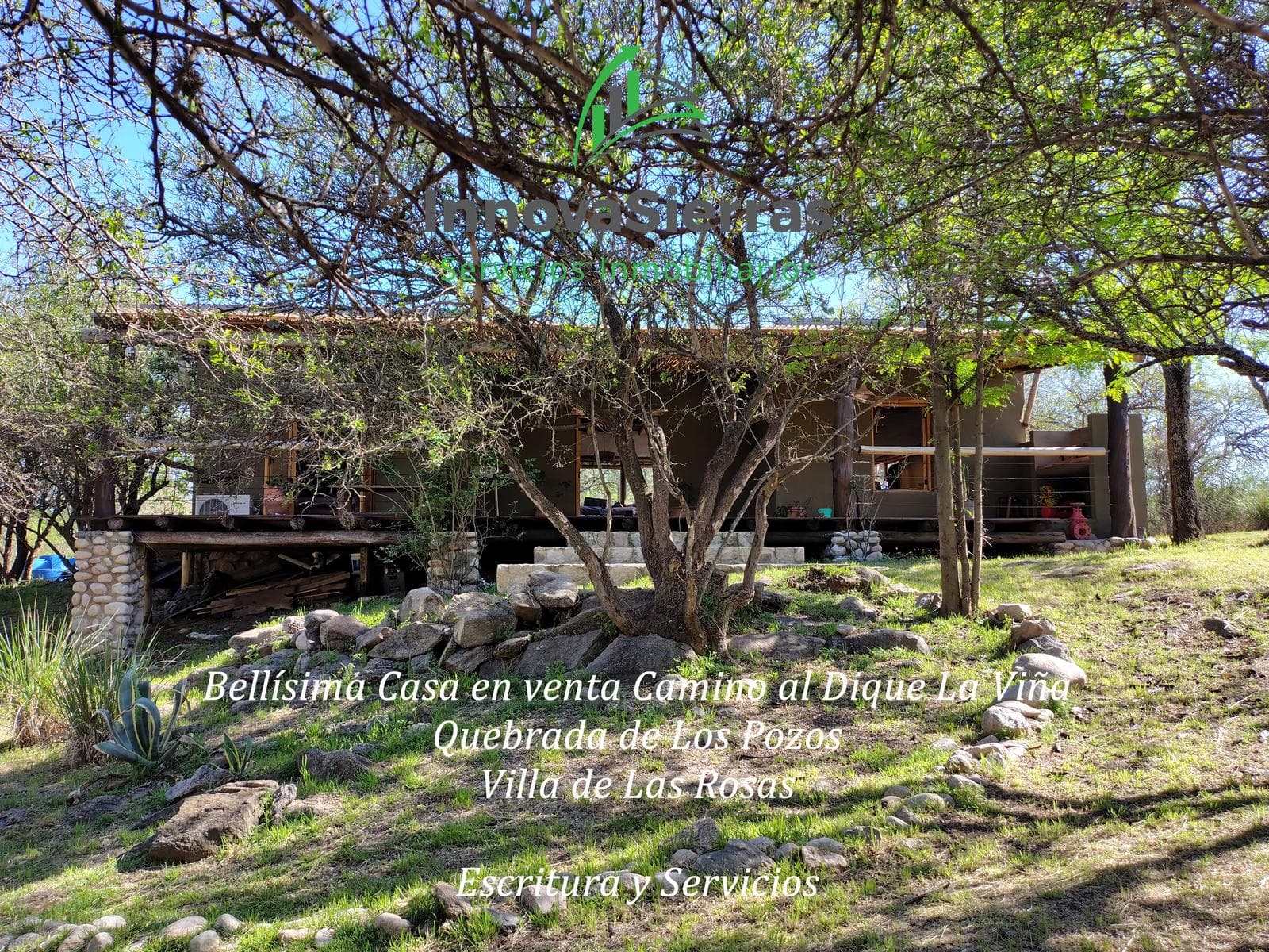 Adobe house in a natural setting, with a spacious porch overlooking the park | Camino al Dique | Villa de Las Rosas