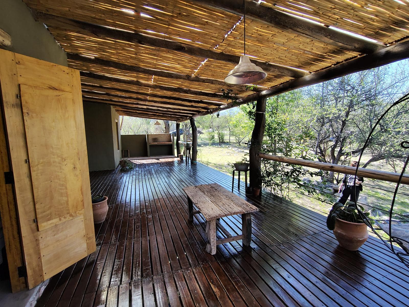 Adobe house in a natural setting, with a spacious porch overlooking the park | Camino al Dique | Villa de Las Rosas