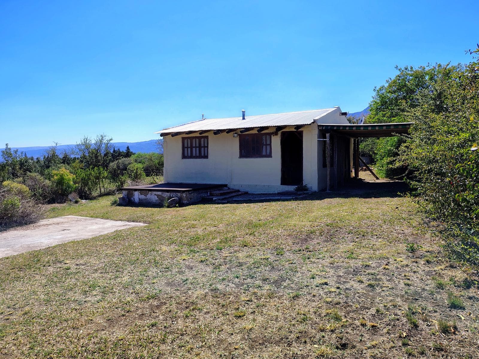 For Sale: 1-bedroom house with great views and potential for renovation. Los Olivares Blvd., Los Hornillos