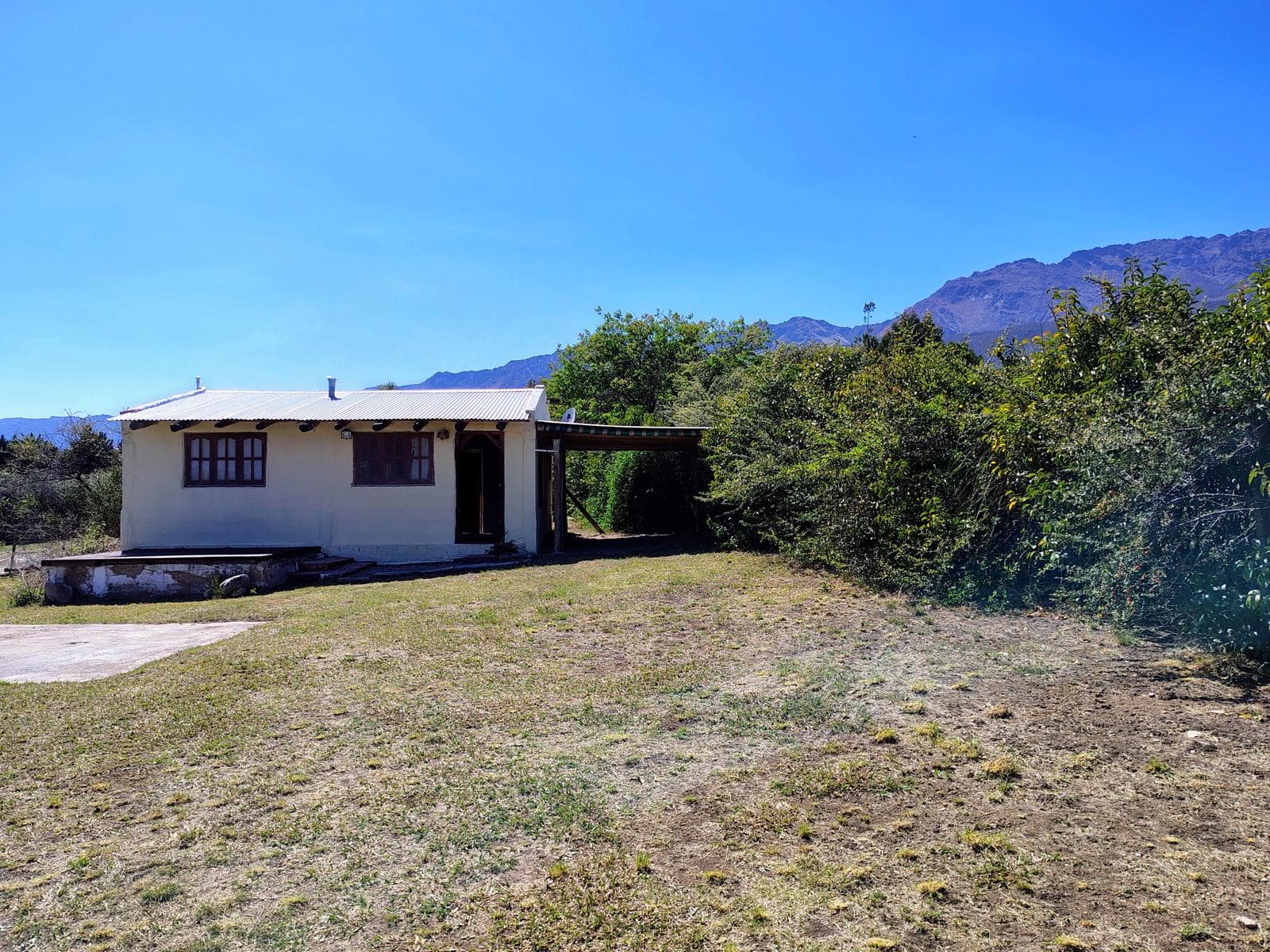 For Sale: 1-bedroom house with great views and potential for renovation. Los Olivares Blvd., Los Hornillos