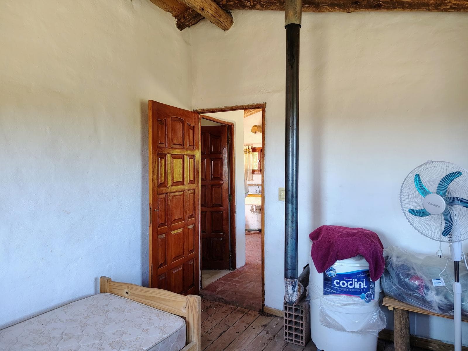 For Sale: 1-bedroom house with great views and potential for renovation. Los Olivares Blvd., Los Hornillos