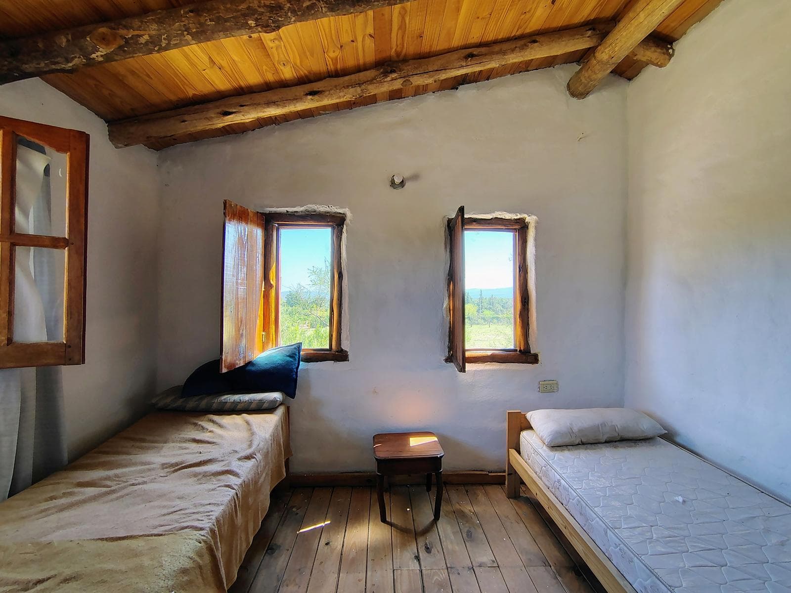 For Sale: 1-bedroom house with great views and potential for renovation. Los Olivares Blvd., Los Hornillos