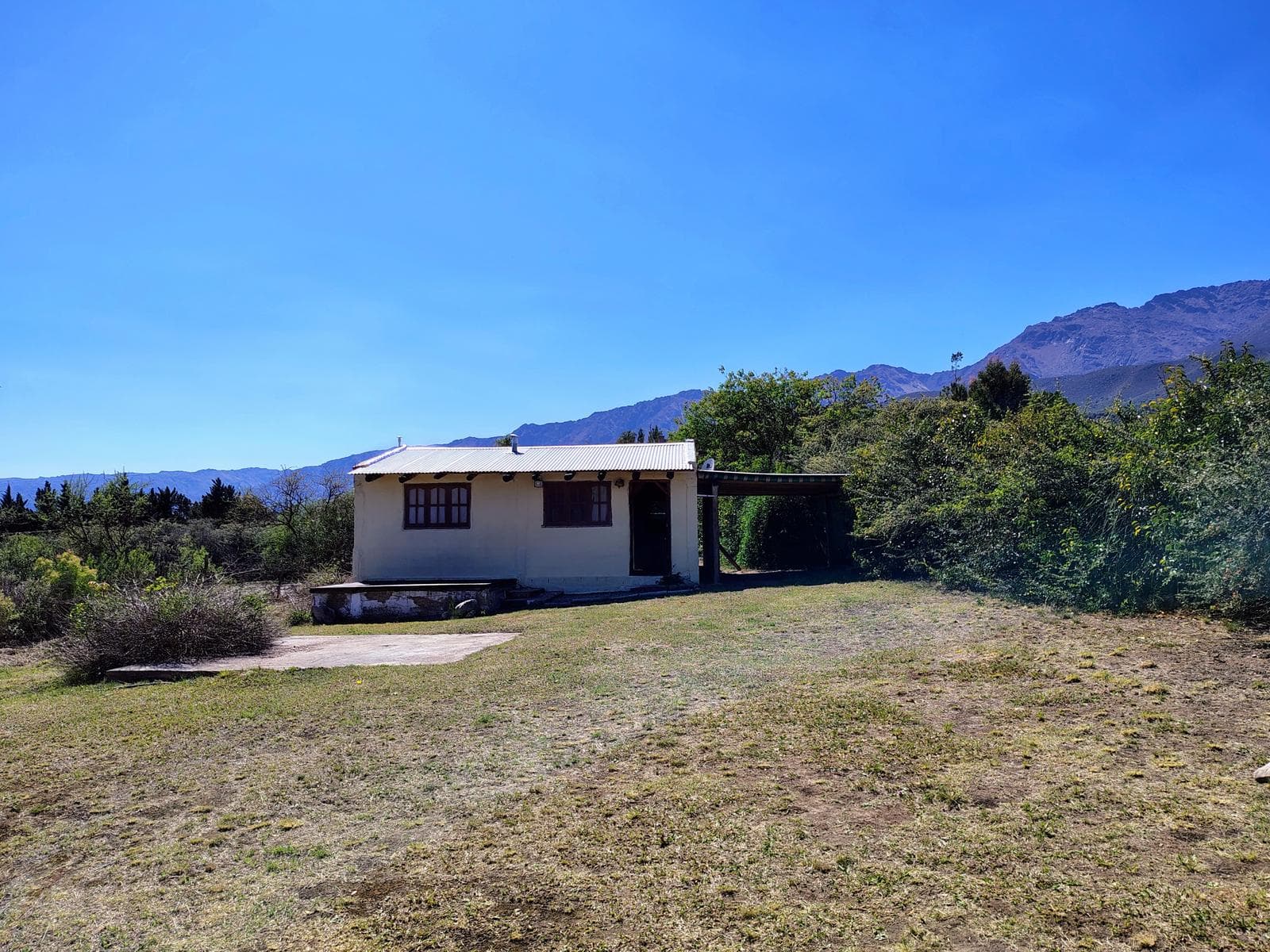 For Sale: 1-bedroom house with great views and potential for renovation. Los Olivares Blvd., Los Hornillos