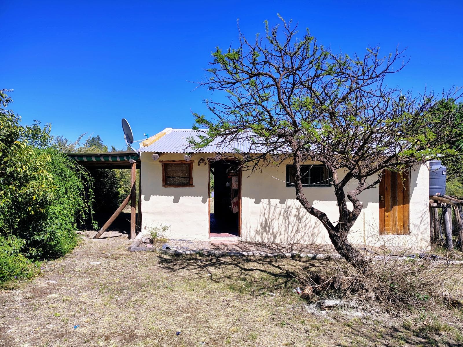 For Sale: 1-bedroom house with great views and potential for renovation. Los Olivares Blvd., Los Hornillos