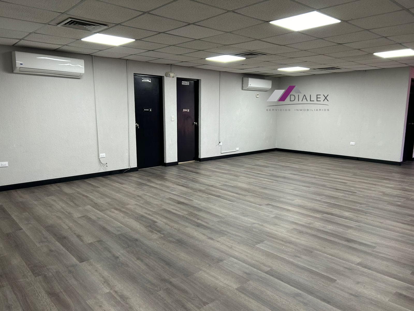 420 M2 OFFICE SPACE FOR RENT on Av. Revolución, Col. Jardines del Contry in Monterrey, Nuevo León.