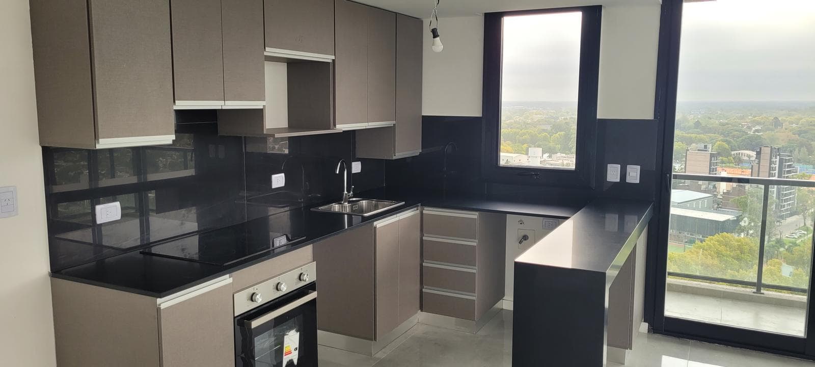 3-Room Apartment with River Views on Brickell Boulevard, Tigre