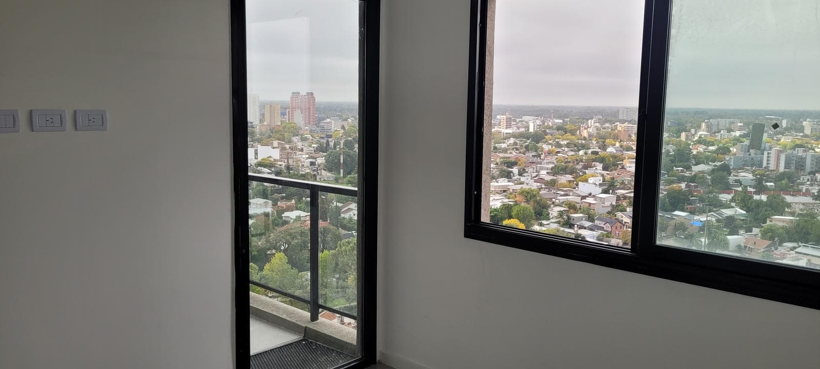 3-Room Apartment with River Views on Brickell Boulevard, Tigre