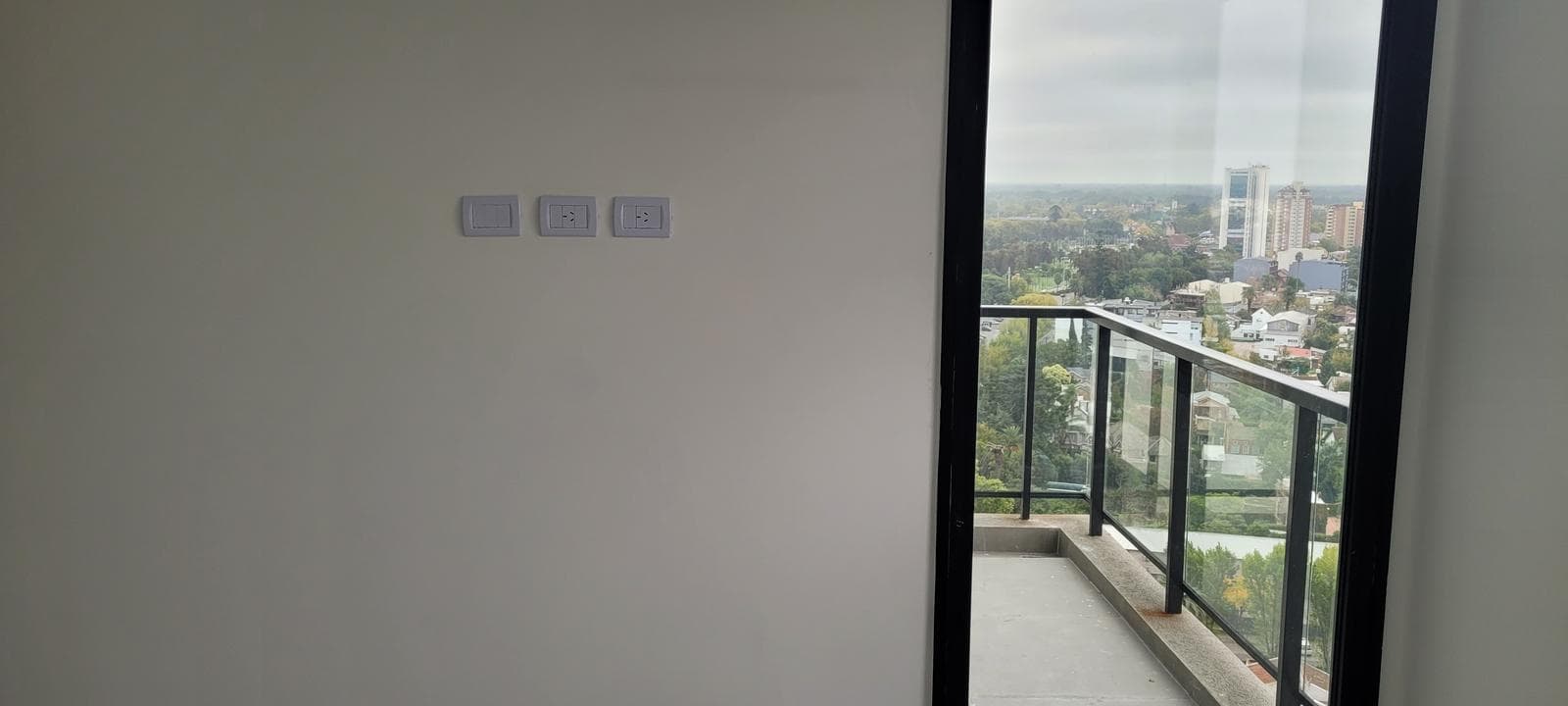 3-Room Apartment with River Views on Brickell Boulevard, Tigre