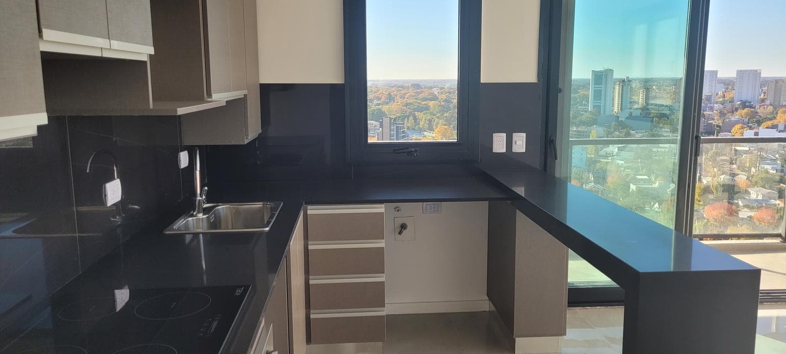 3-Room Apartment with River Views on Brickell Boulevard, Tigre
