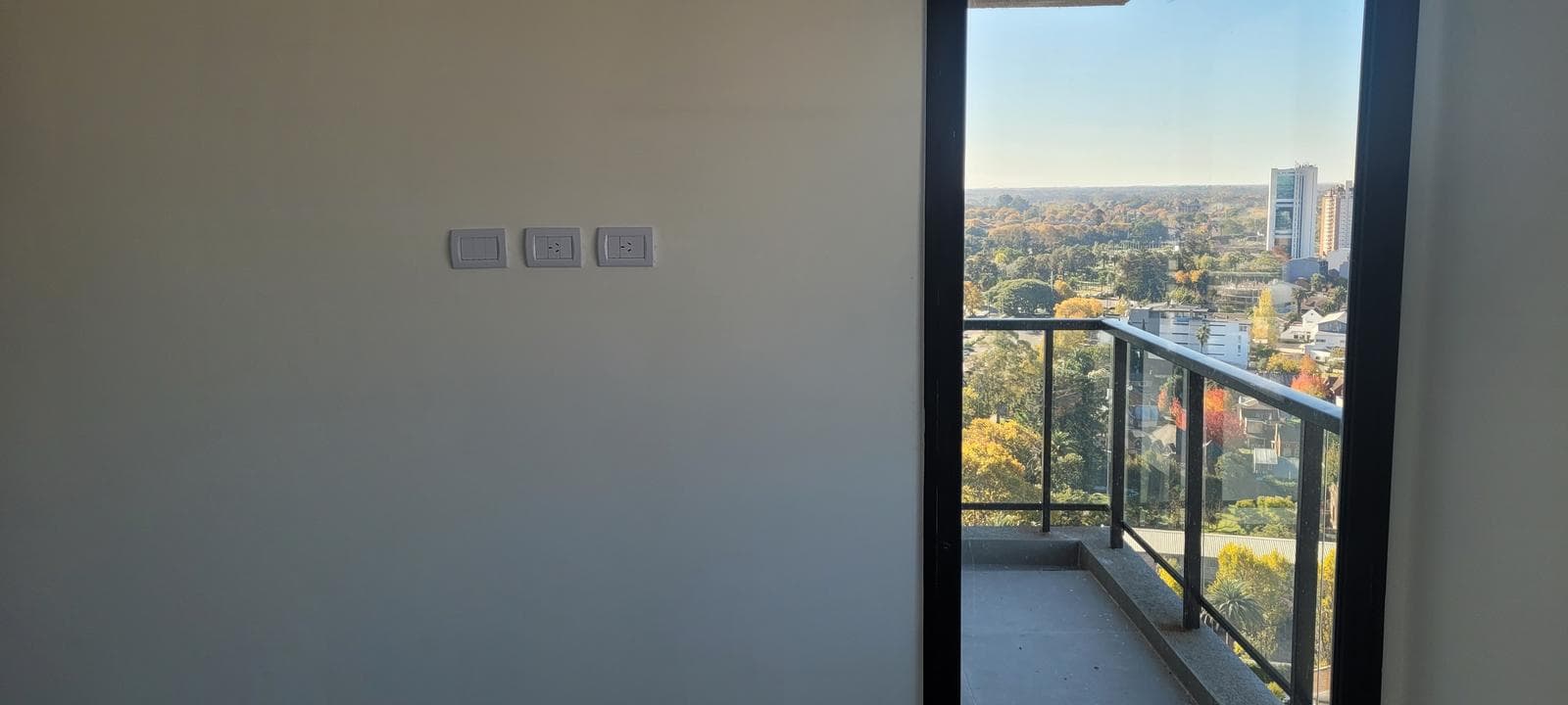 3-Room Apartment with River Views on Brickell Boulevard, Tigre
