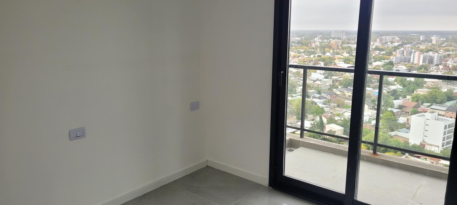 3-Room Apartment with River Views on Brickell Boulevard, Tigre
