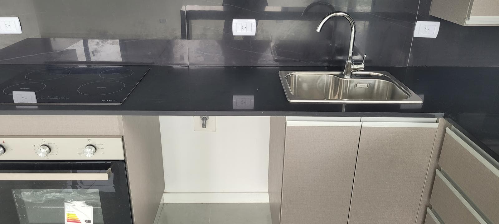 3-Room Apartment with River Views on Brickell Boulevard, Tigre