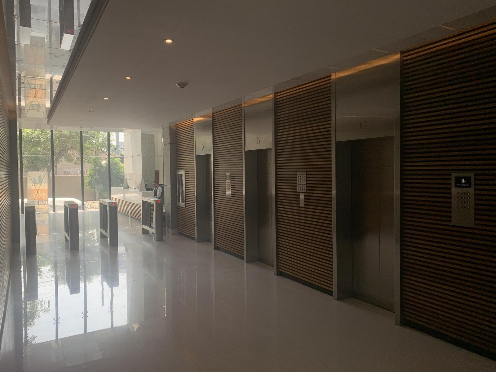 612 m² Premium Office Space on Río San Joaquín with Spectacular Views