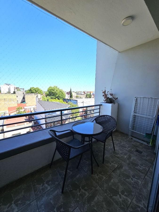 Apartment for Sale in Caseros: 3 Bedrooms, Garage, Balcony, and Grill—Great Opportunity