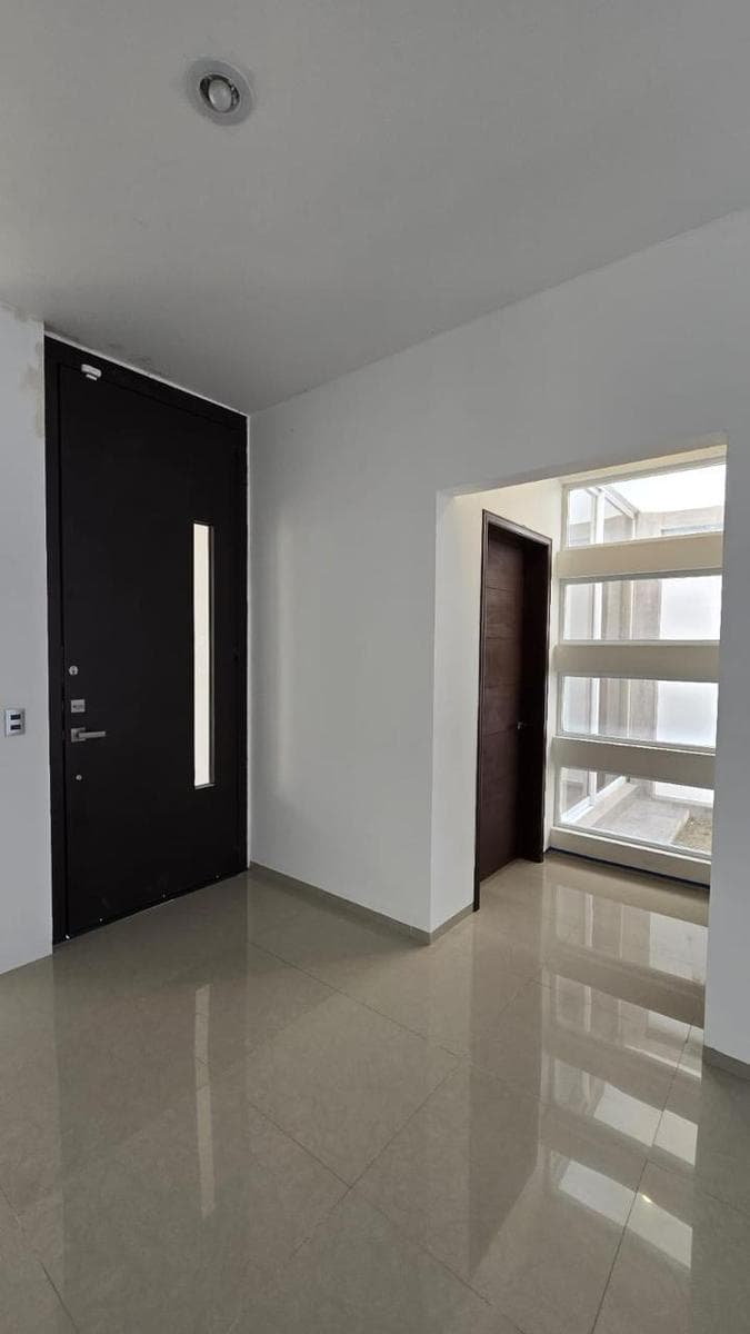 Casa con 4 Recámaras con Baño y Terraza con Roof en Punta del Este
