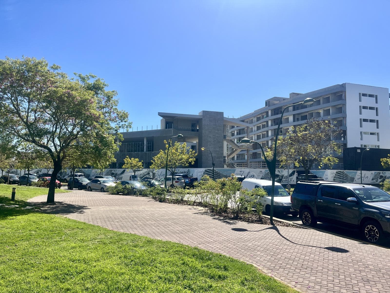 Financed 4-room apartment with balcony and terrace, 2 parking spaces - Nordelta Centro, Zafiro