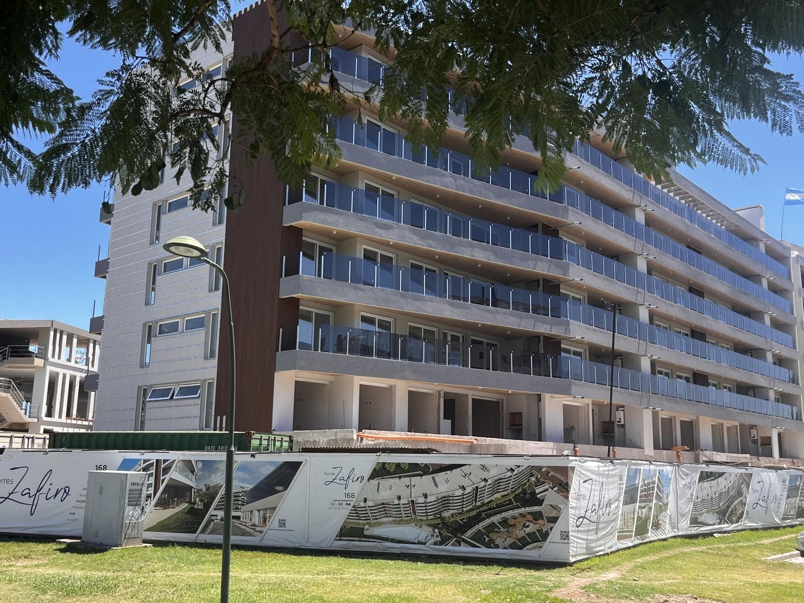 Financed 4-room apartment with balcony and terrace, 2 parking spaces - Nordelta Centro, Zafiro