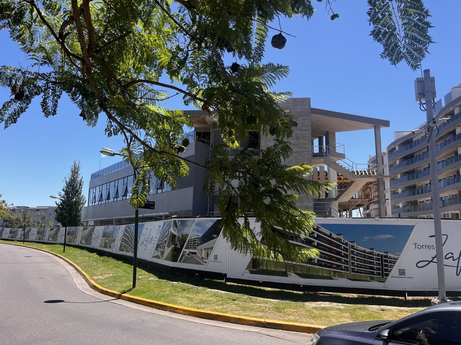 Financed 4-room apartment with balcony and terrace, 2 parking spaces - Nordelta Centro, Zafiro