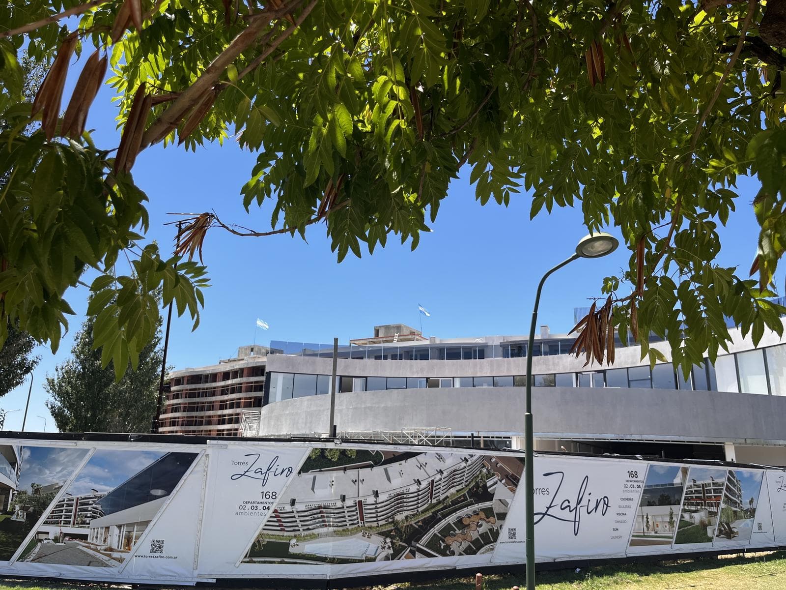 Financed 4-room apartment with balcony and terrace, 2 parking spaces - Nordelta Centro, Zafiro