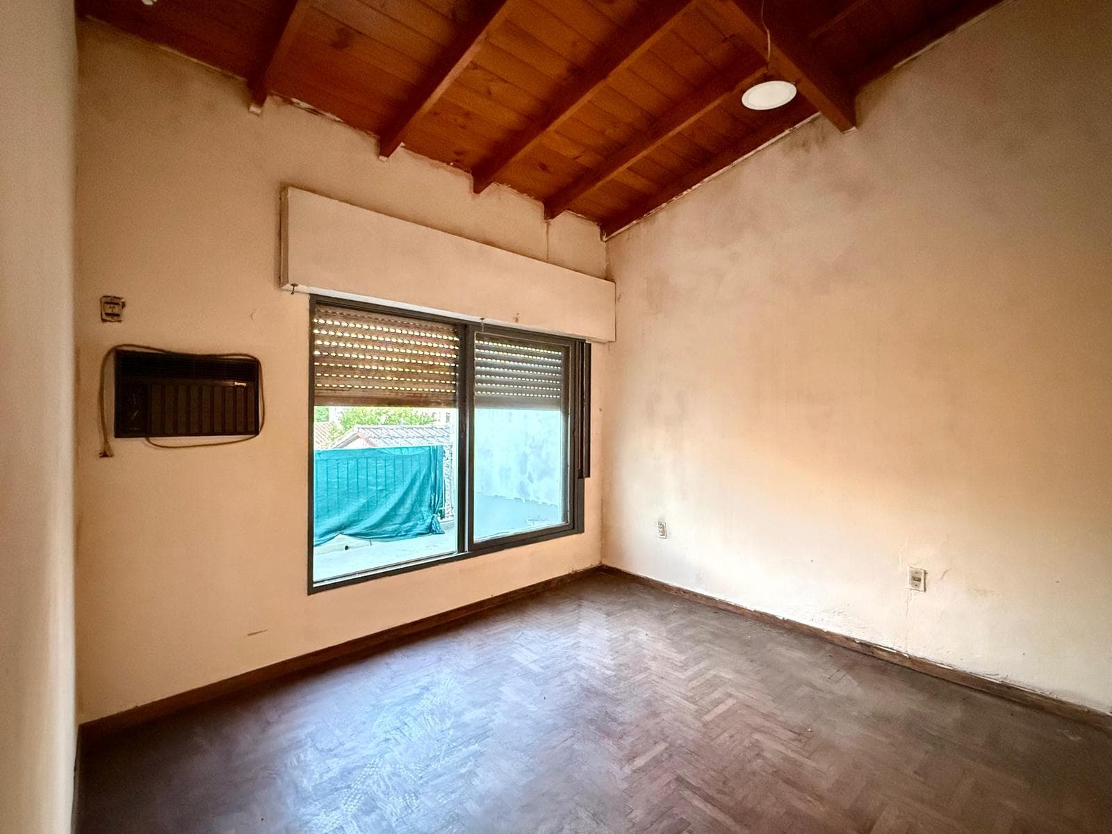 PH-STYLE HOUSE FOR SALE: 4 ROOMS, NO MAINTENANCE FEES, WITH A TERRACED BALCONY IN SAN ANDRES
