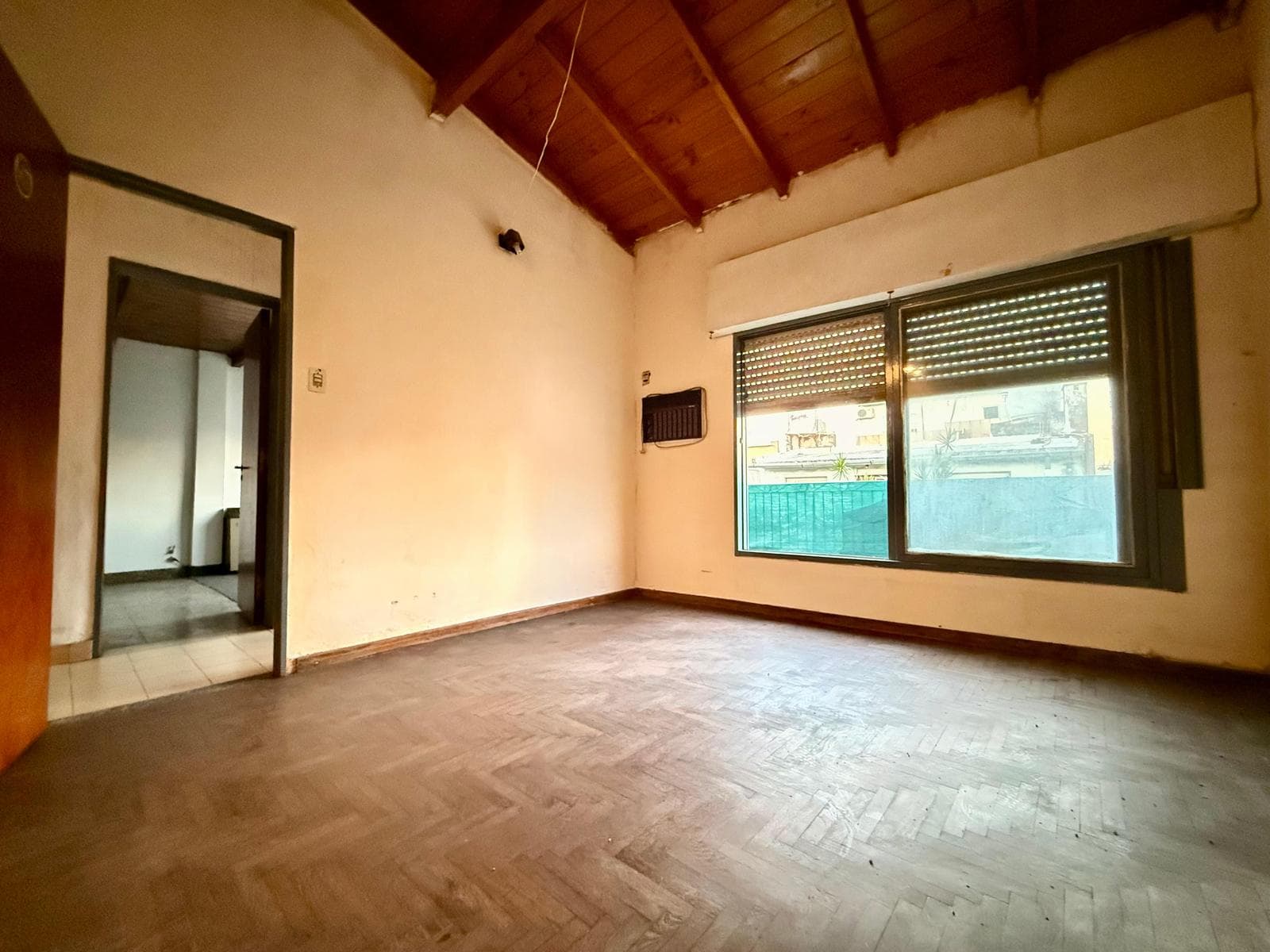 PH-STYLE HOUSE FOR SALE: 4 ROOMS, NO MAINTENANCE FEES, WITH A TERRACED BALCONY IN SAN ANDRES