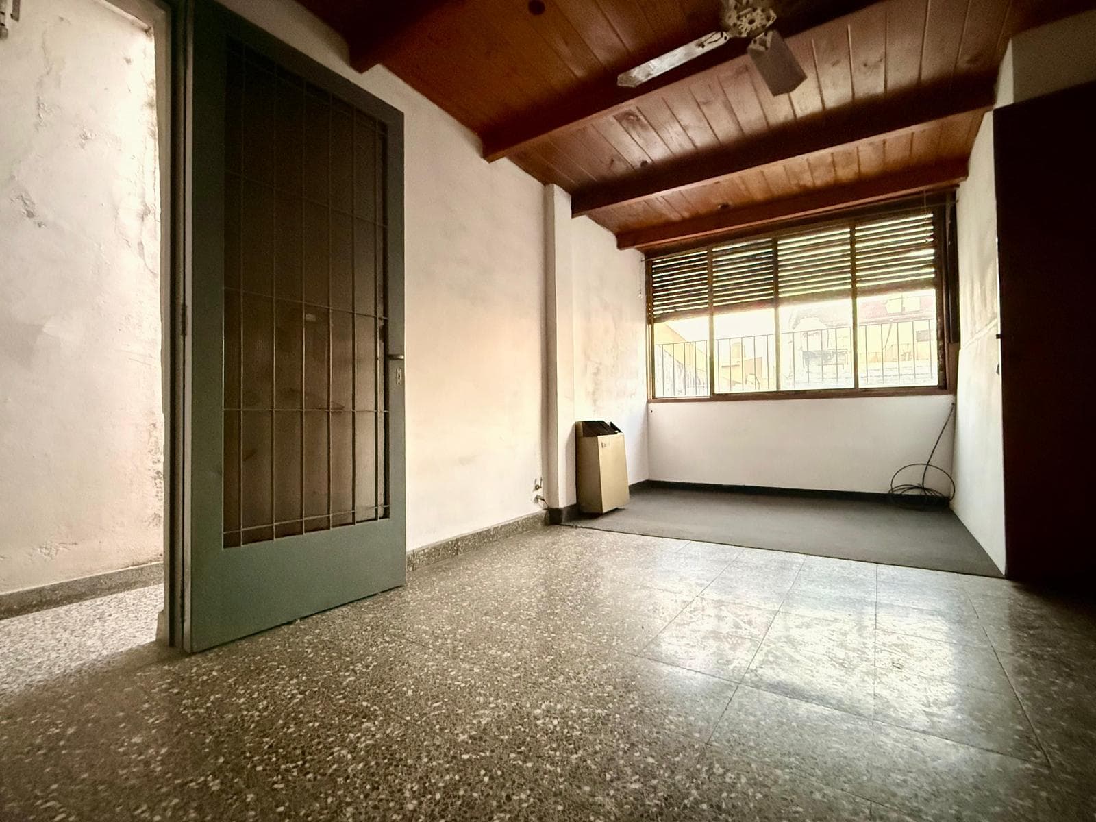 PH-STYLE HOUSE FOR SALE: 4 ROOMS, NO MAINTENANCE FEES, WITH A TERRACED BALCONY IN SAN ANDRES