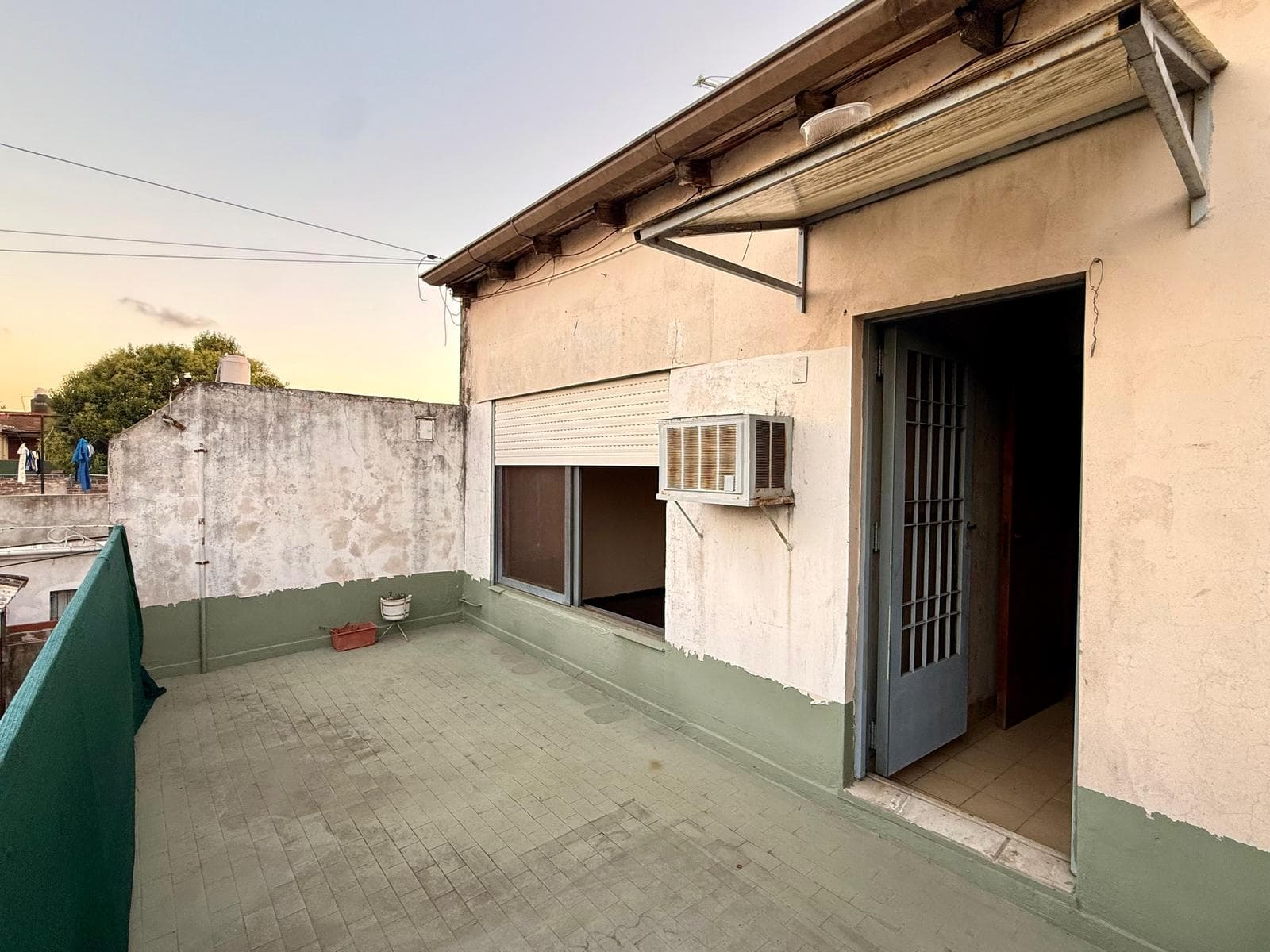 PH-STYLE HOUSE FOR SALE: 4 ROOMS, NO MAINTENANCE FEES, WITH A TERRACED BALCONY IN SAN ANDRES