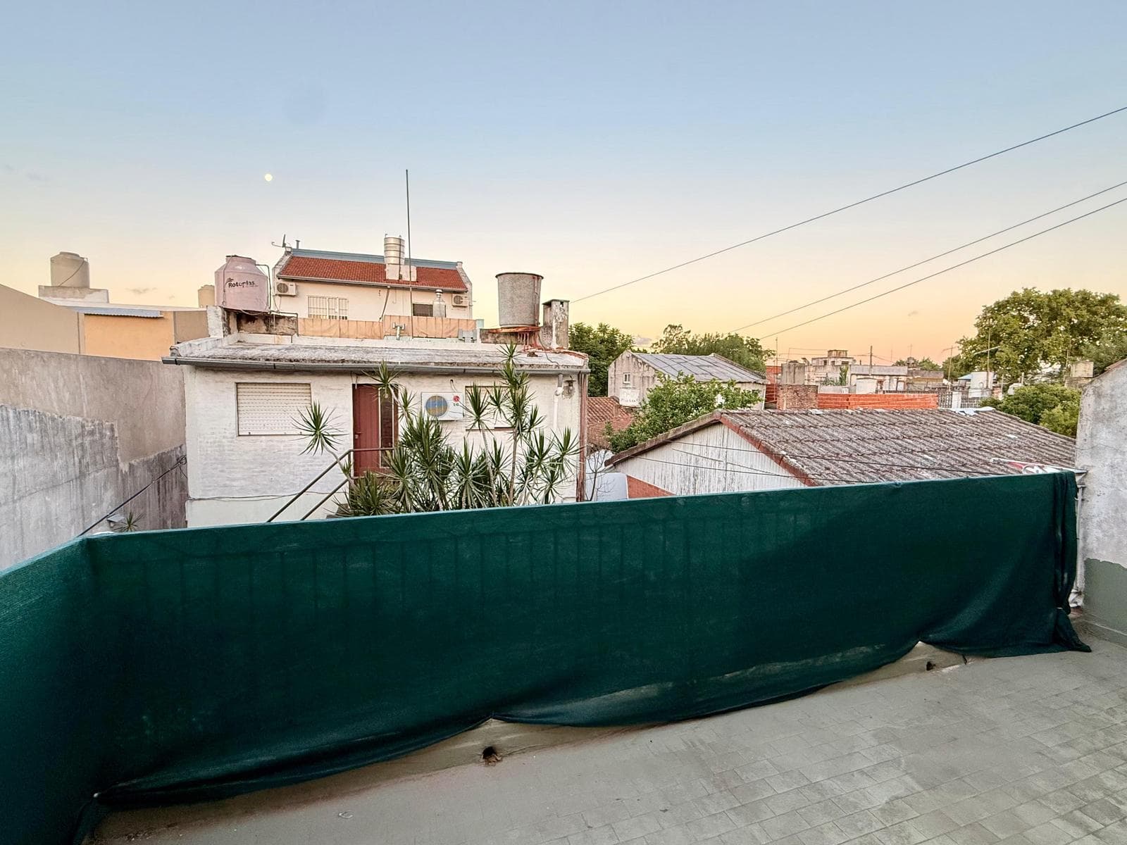 PH-STYLE HOUSE FOR SALE: 4 ROOMS, NO MAINTENANCE FEES, WITH A TERRACED BALCONY IN SAN ANDRES